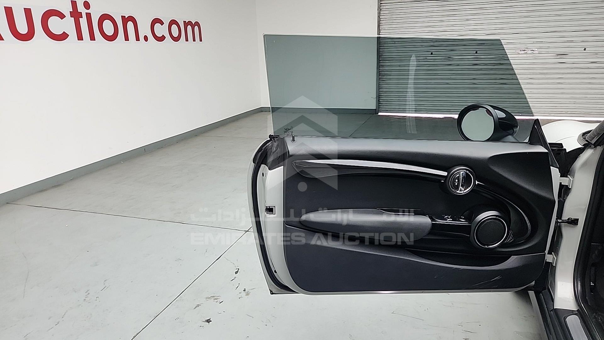 2016 MINI COOPER VIN: WMWXM7107G2A84830