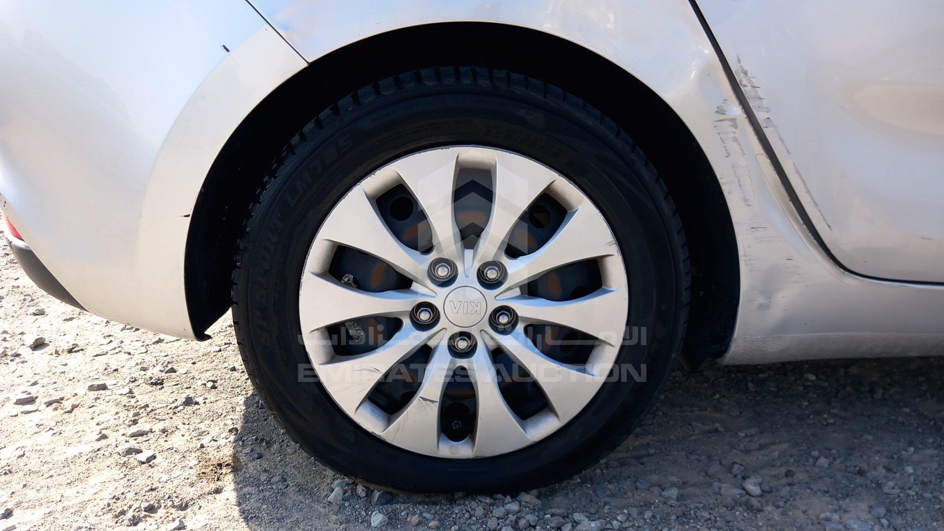 2018 KIA CARENS VIN: KNAHT8111J7187593