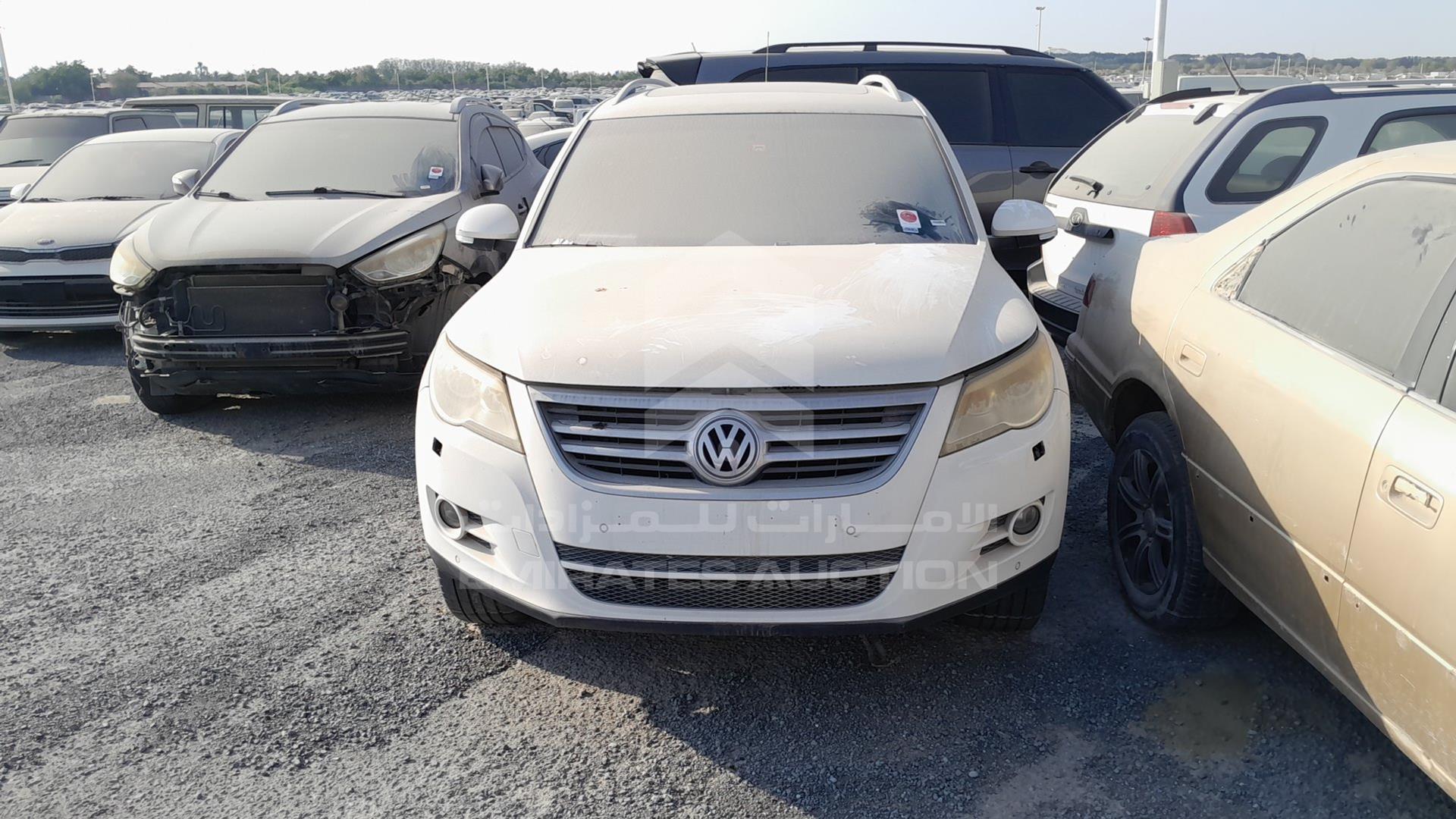 2011 VOLKSWAGEN TIGUAN VIN: WVGCE15N3BW008422