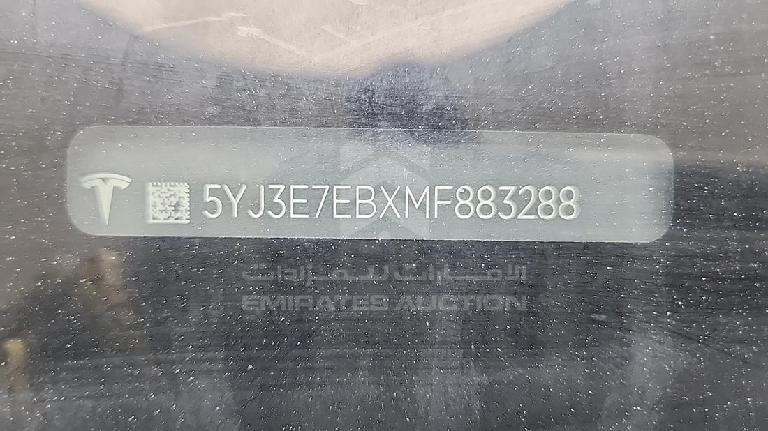 تيسلا موديل 3 2021 — رقم الشاسيه على الهيكل — صورة 2