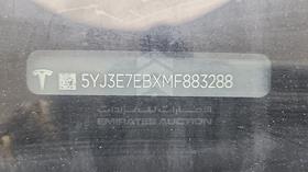 تيسلا موديل 3 2021 — رقم الشاسيه على الهيكل — صورة 2 — صورة مصغرة