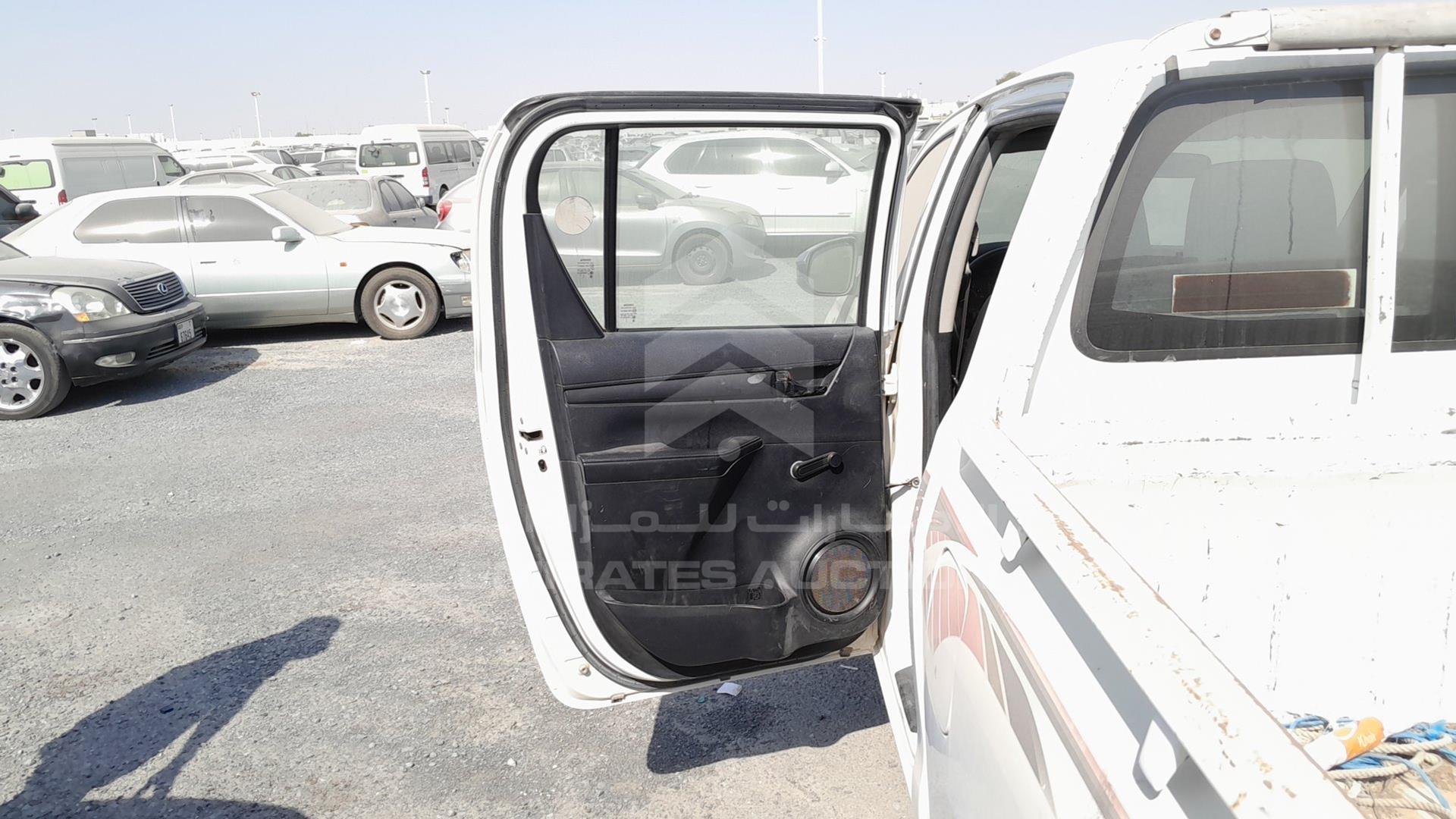 2016 TOYOTA HILUX VIN: MR0CX6CD2G0290716