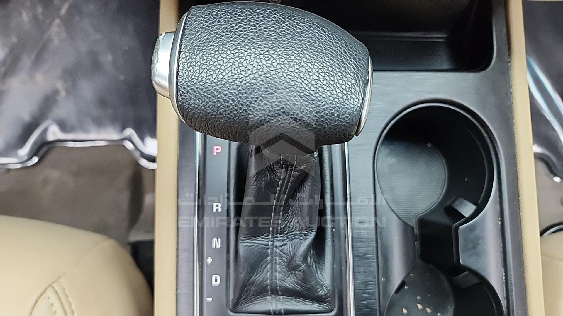 2017 KIA CARNIVAL VIN: KNAMB8129H6273986