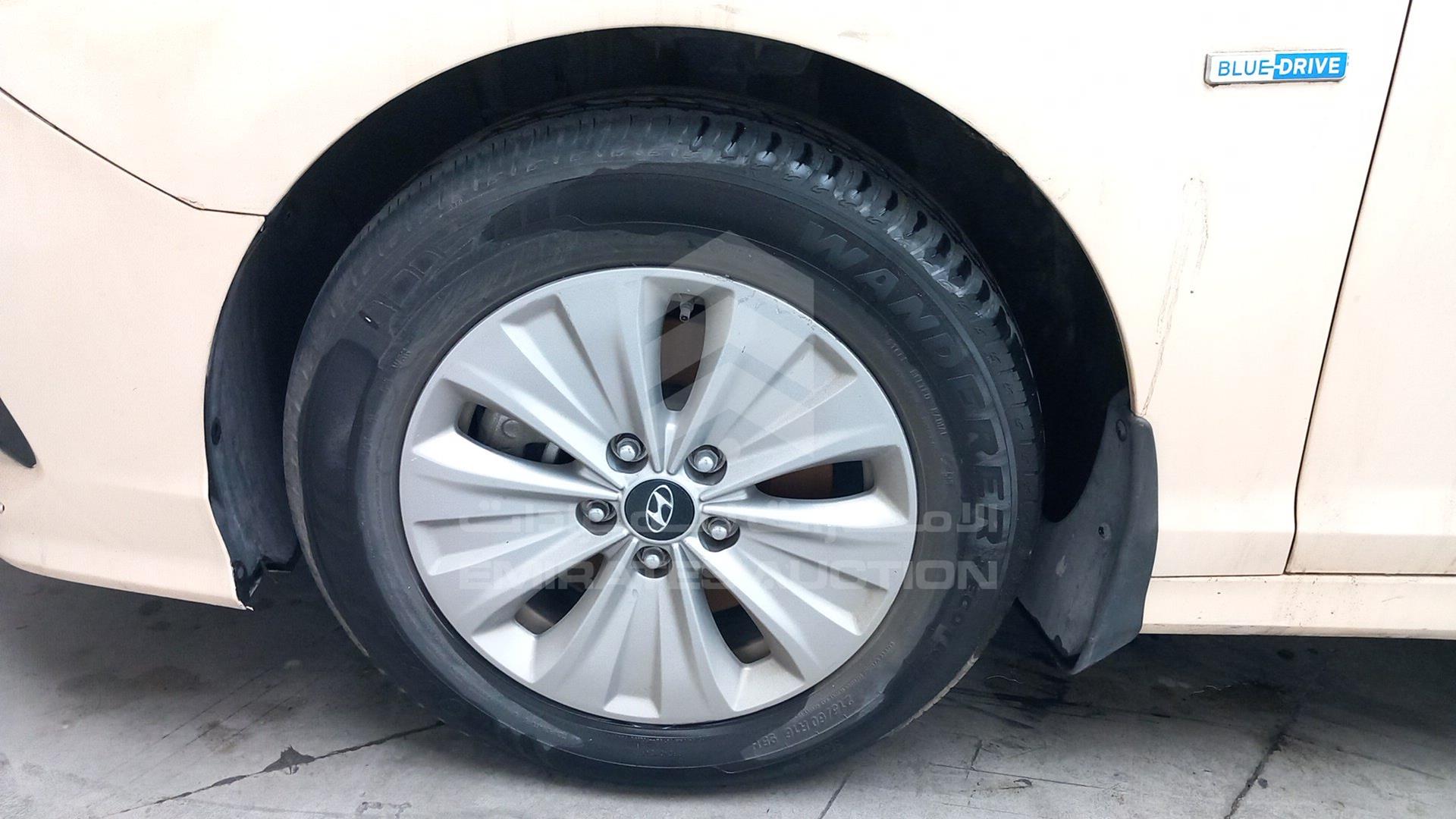2019 HYUNDAI SONATA HYBRID VIN: KMHE24132KA093094