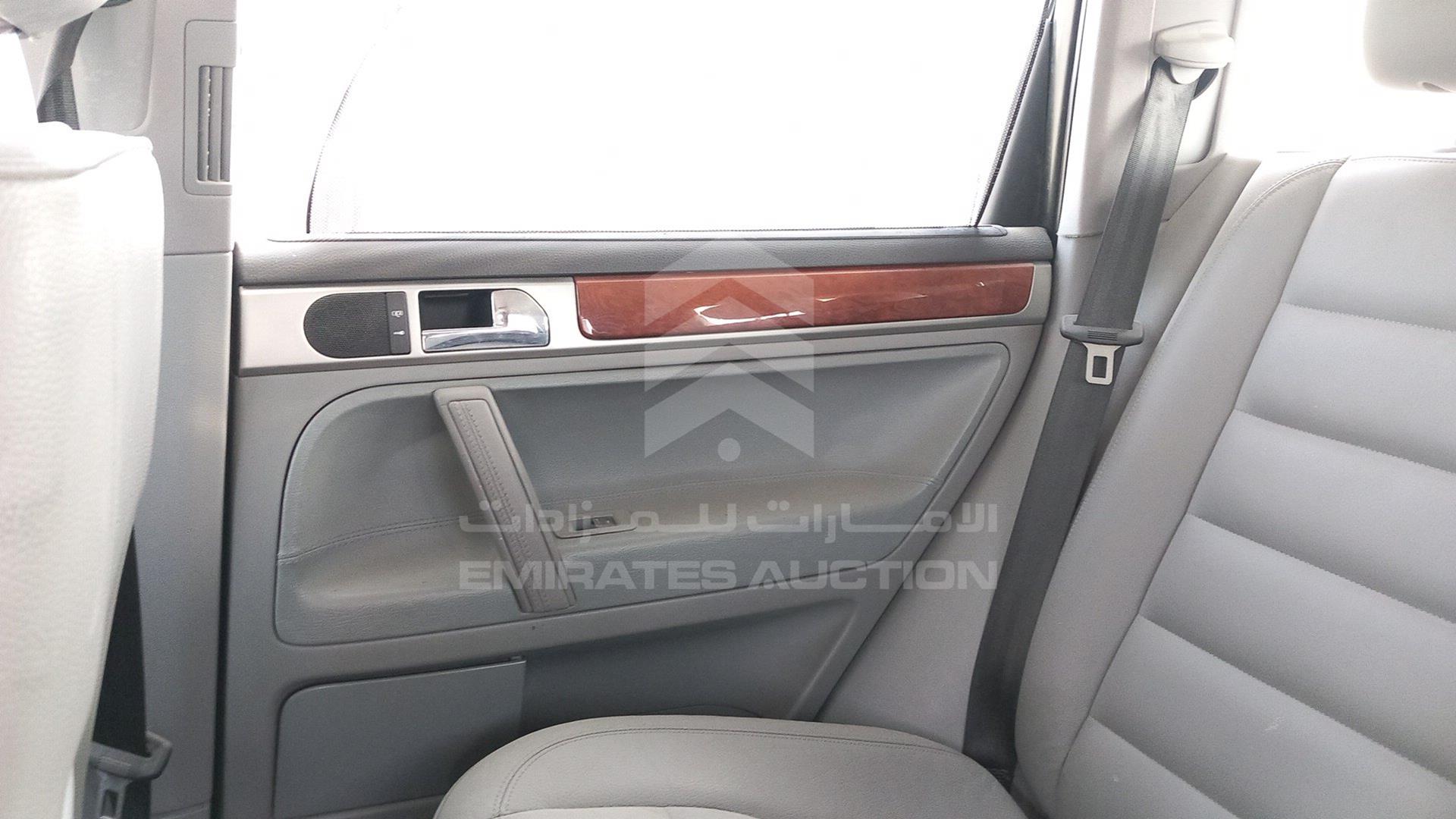 2005 VOLKSWAGEN TOUAREG VIN: WVGAE57L85D054872