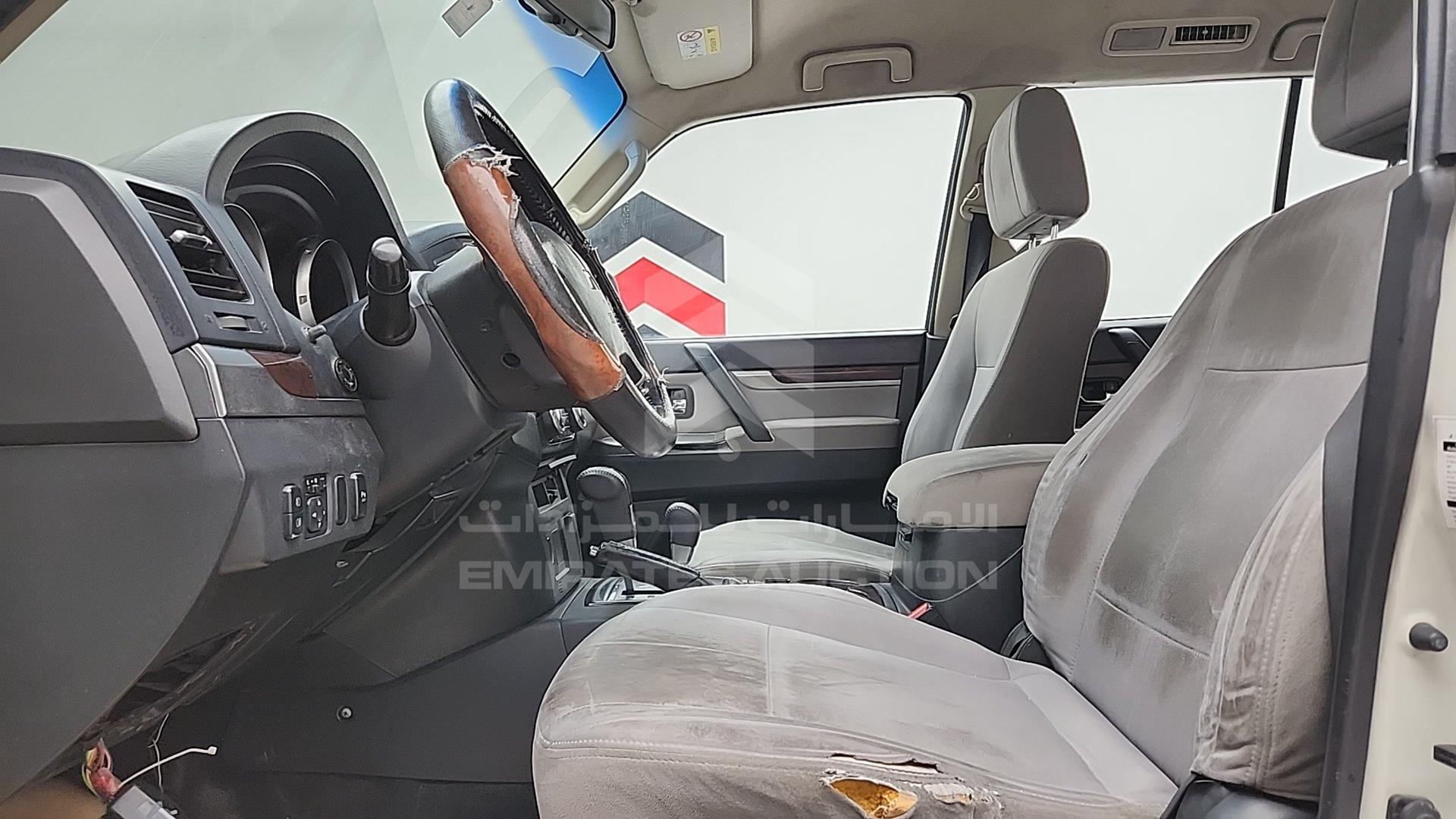 2014 MITSUBISHI PAJERO VIN: JMYLRV95WEJ717770