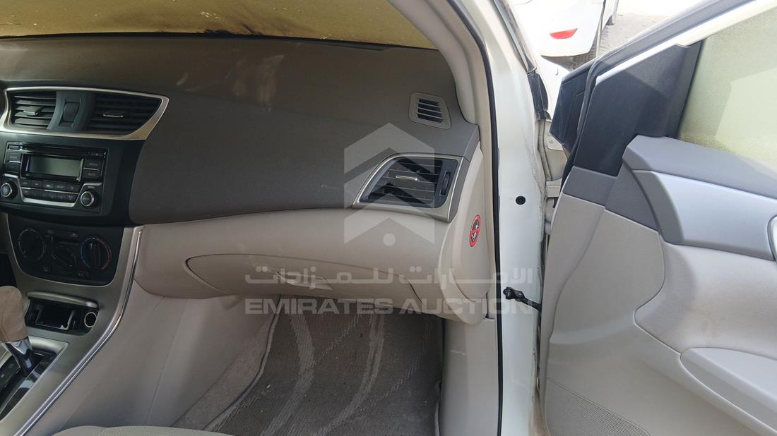 نيسان سينترا 2019 — زاوية واجهة الراكب الأمامي الأيمن — صورة 23