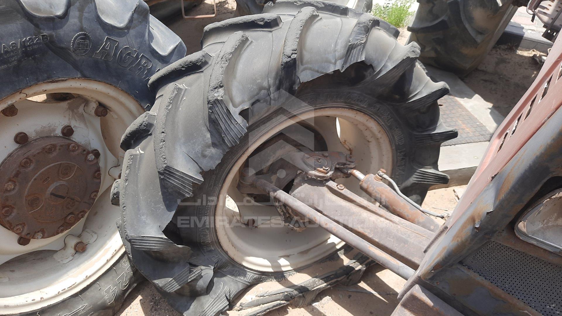 0 TRACTOR --- VIN: 001064401