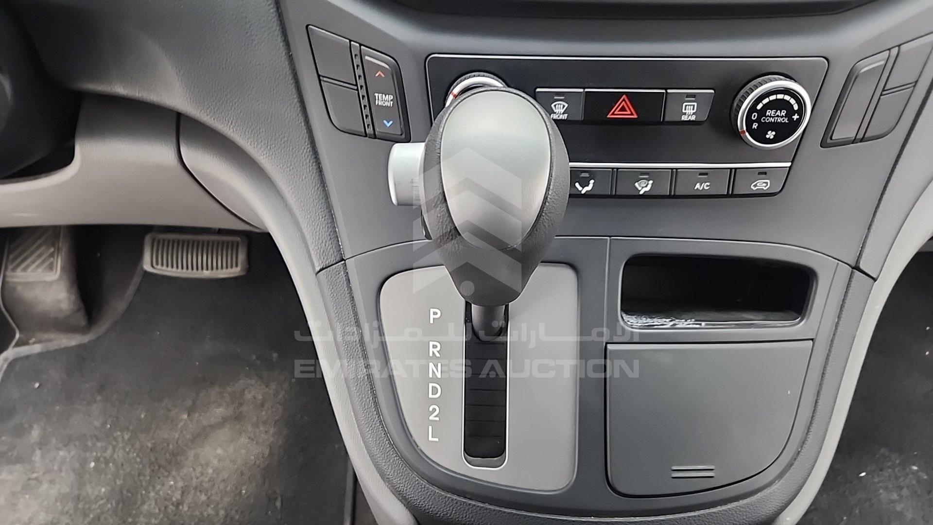2018 HYUNDAI H1 VIN: KMJWA37R7JU974303