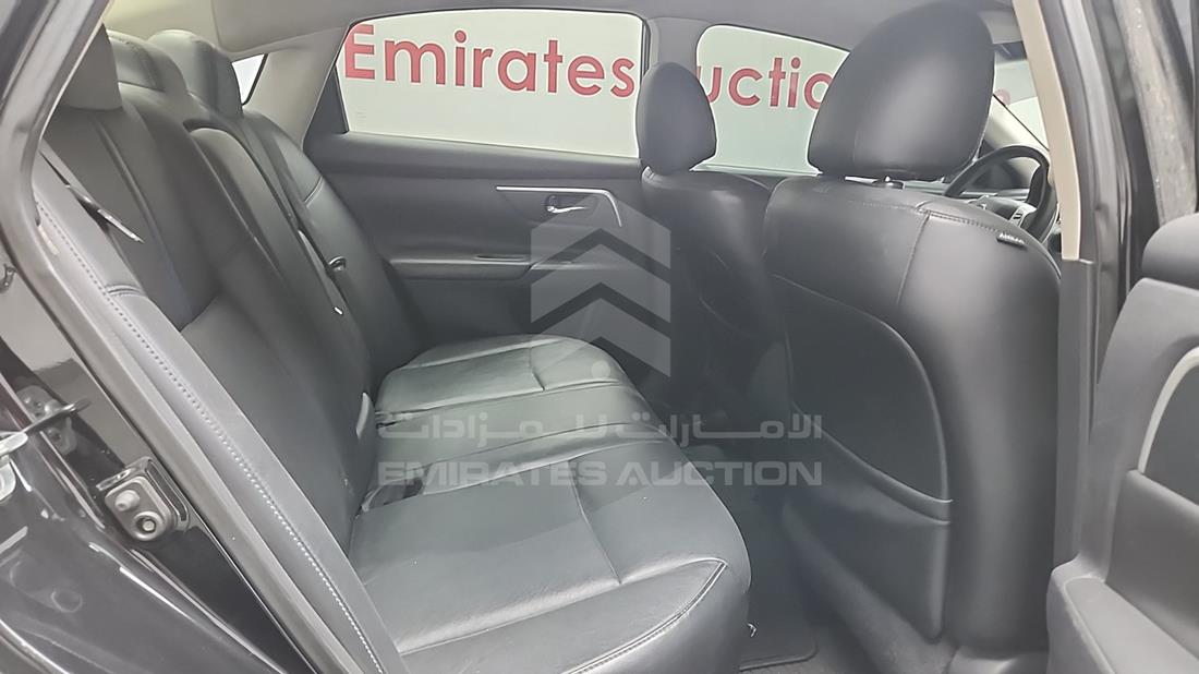 نيسان التيما 2018 — زاوية الراكب الخلفي اليمنى — صورة 23