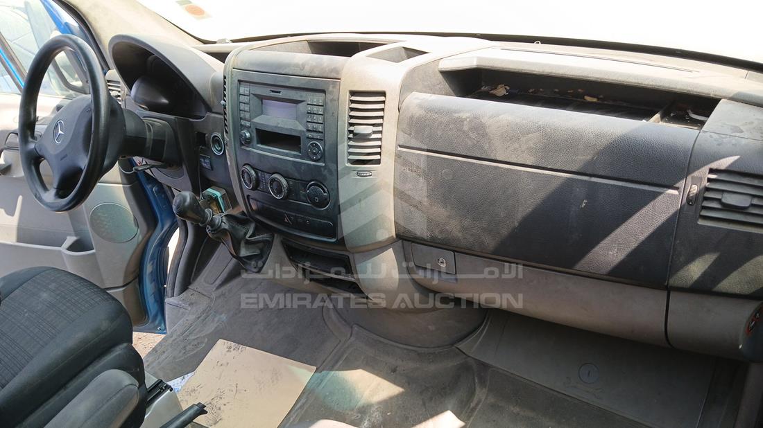 مرسيدس سبرينتر 2017 — زاوية واجهة الراكب الأمامي الأيمن — صورة 21