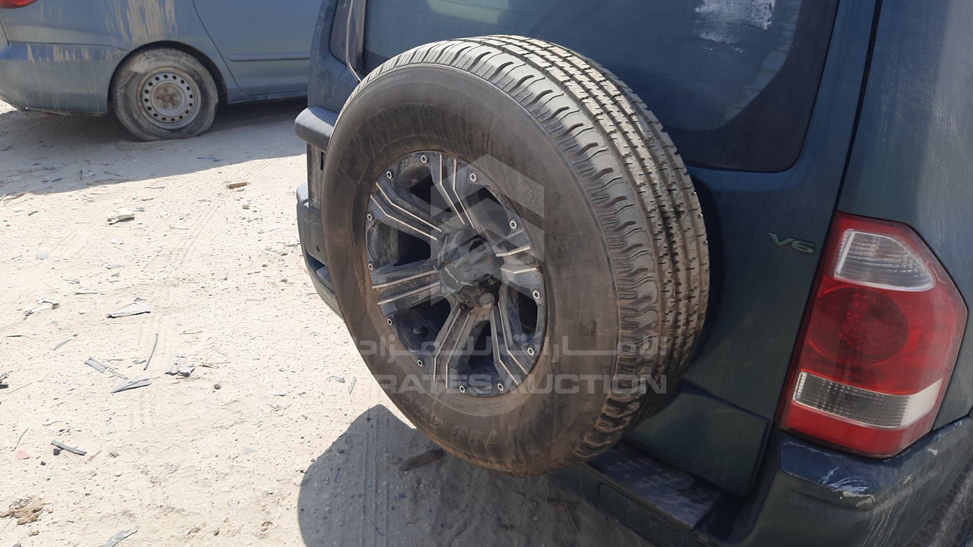 2004 MITSUBISHI PAJERO VIN: JMYMRV63W4J705048