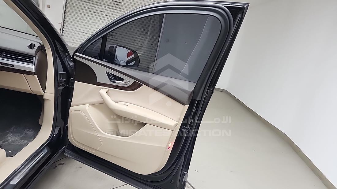2016 Audi Q7 — Front Right Door — Photo 32