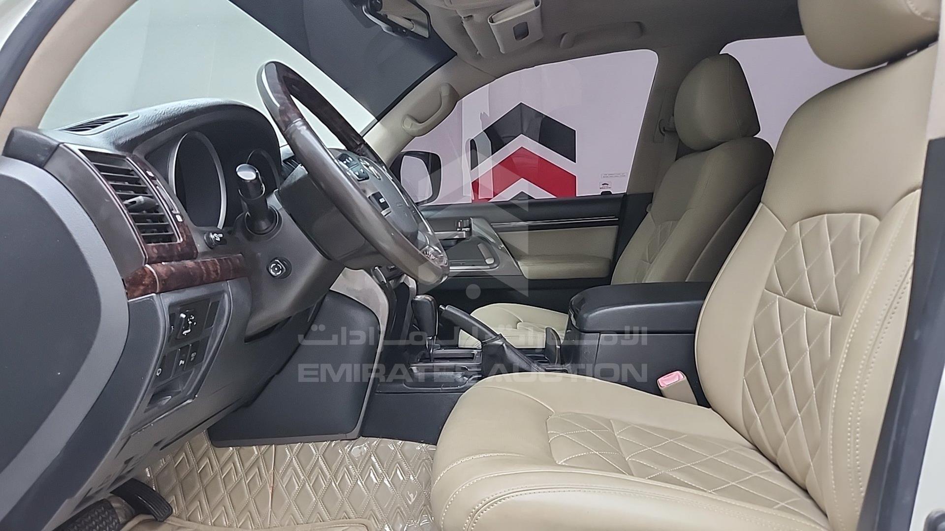 2011 TOYOTA LAND CRUISER VIN: JTMHT05J0B4039615