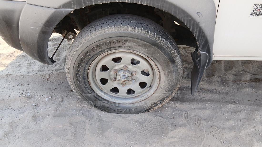 نيسان 2400 2007 — الإطار الأمامي الأيسر — صورة 32