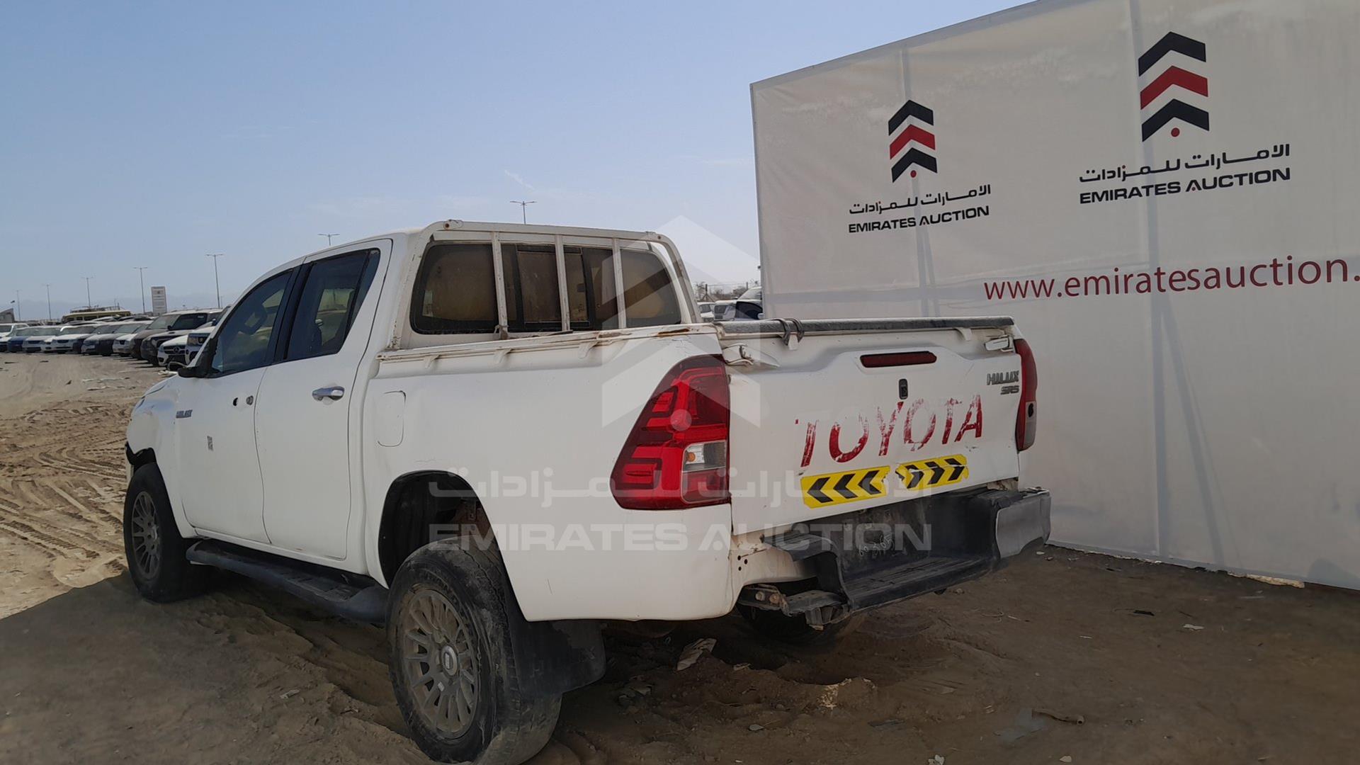 0 TOYOTA HILUX VIN: MR0HX8CD100881708