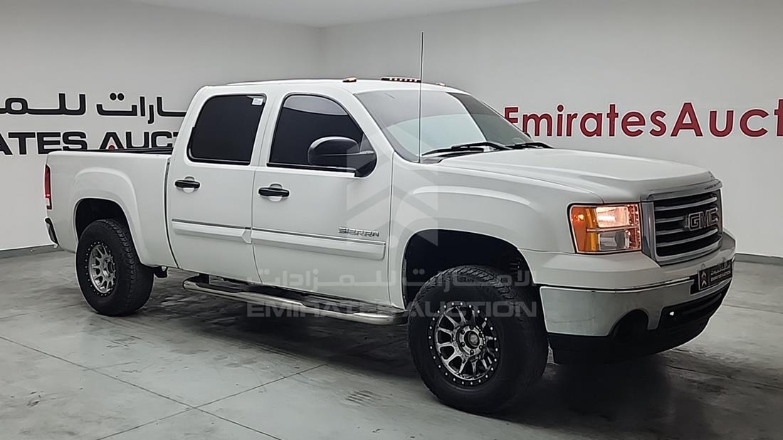2011 GMC Sierra — Front Right Angle — Photo 9