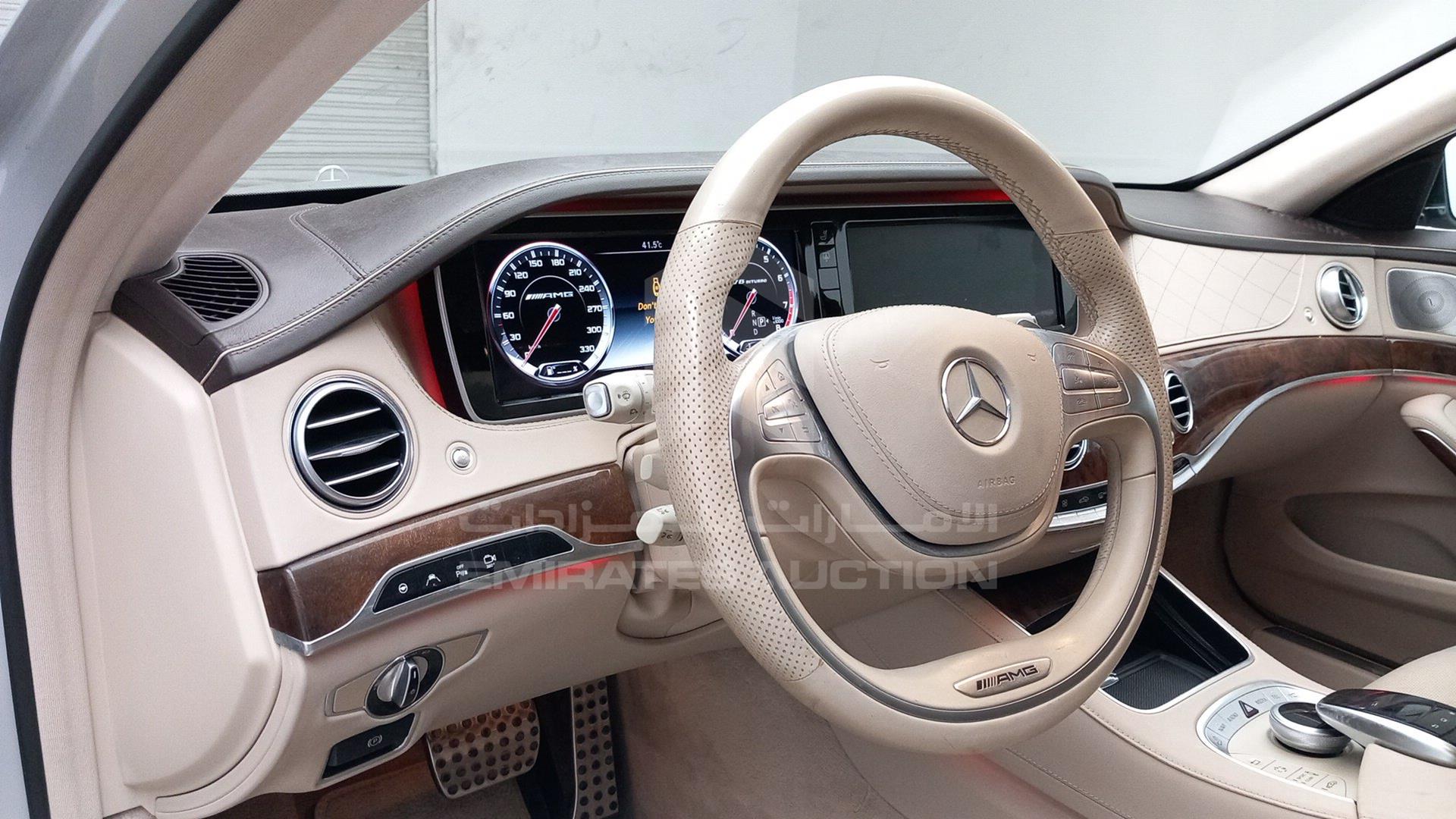 2015 MERCEDES S 63 AMG VIN: WDDUG7JB7FA074434
