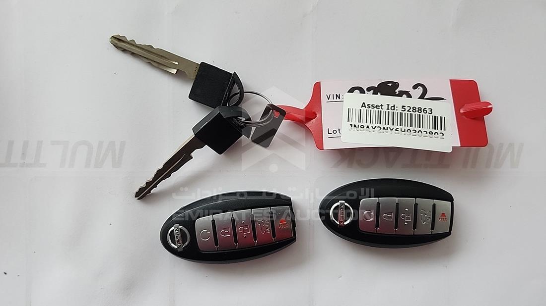 2017 Nissan Patrol — Keys — Photo 7