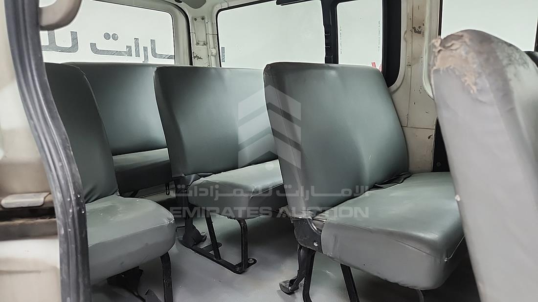 نيسان أورفان 2015 — زاوية الراكب الأمامي للمقعد — صورة 23