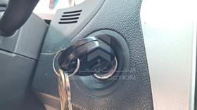 2015 Ford Explorer — Keys — Photo 4 — Thumbnail