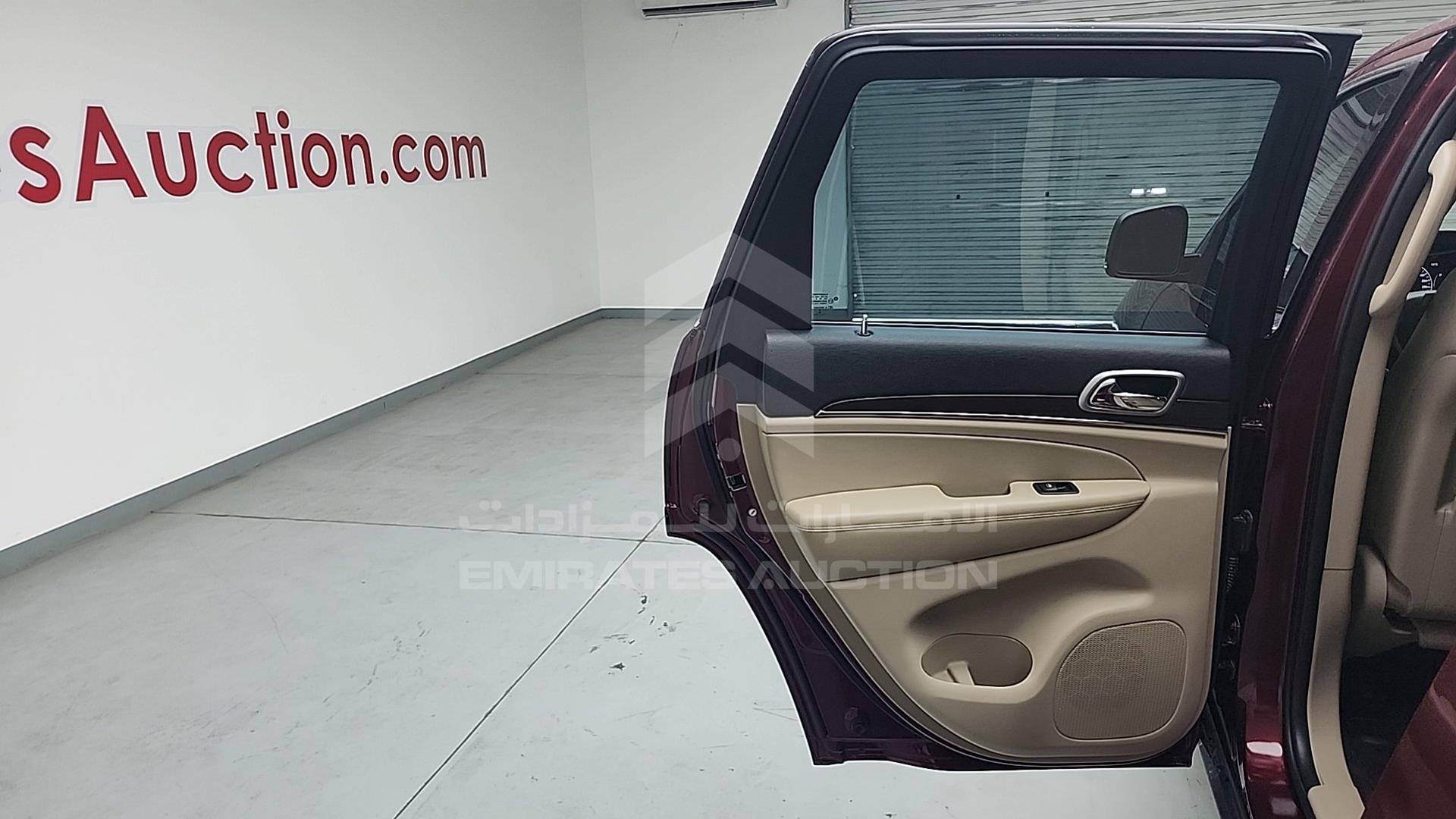 2018 JEEP GRAND CHEROKEE VIN: 1C4RJFBG3JC238071