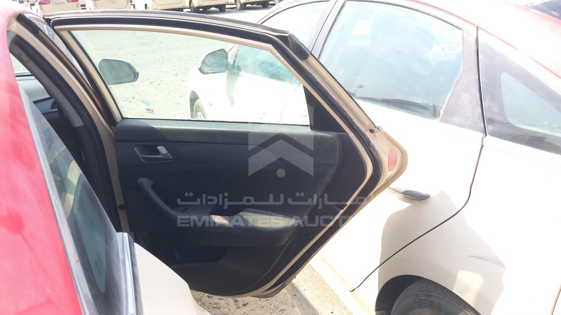 2018 HYUNDAI SONATA VIN: KMHE24133JA082023