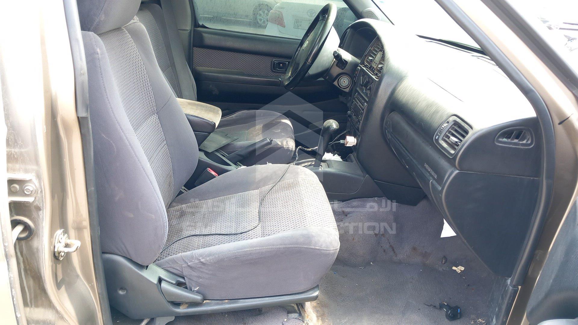 2002 NISSAN PATHFINDER VIN: JN8DR09Y52W705302