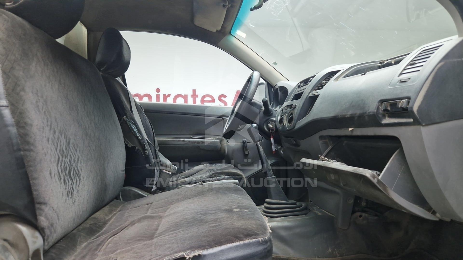 2007 TOYOTA HILUX VIN: MR0CX12GX70017604