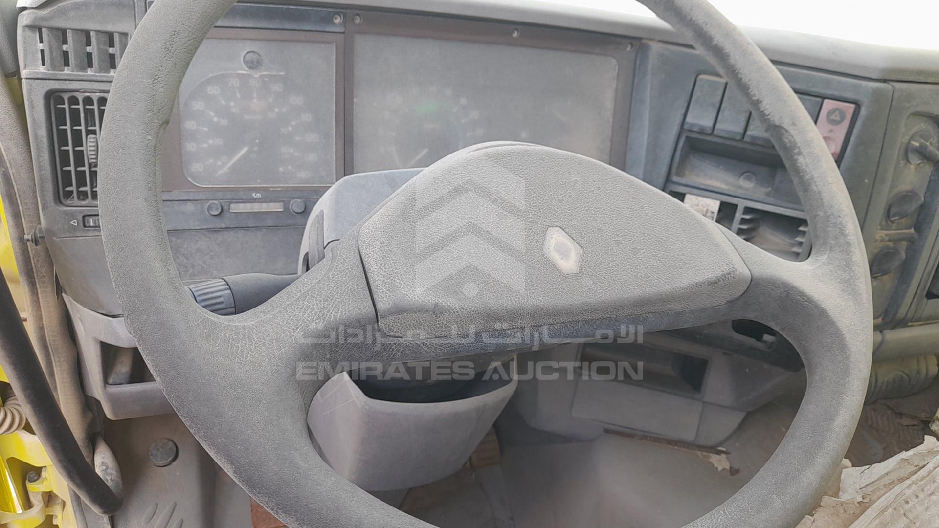 0 RENAULT --- VIN: VF633AXB02E102837