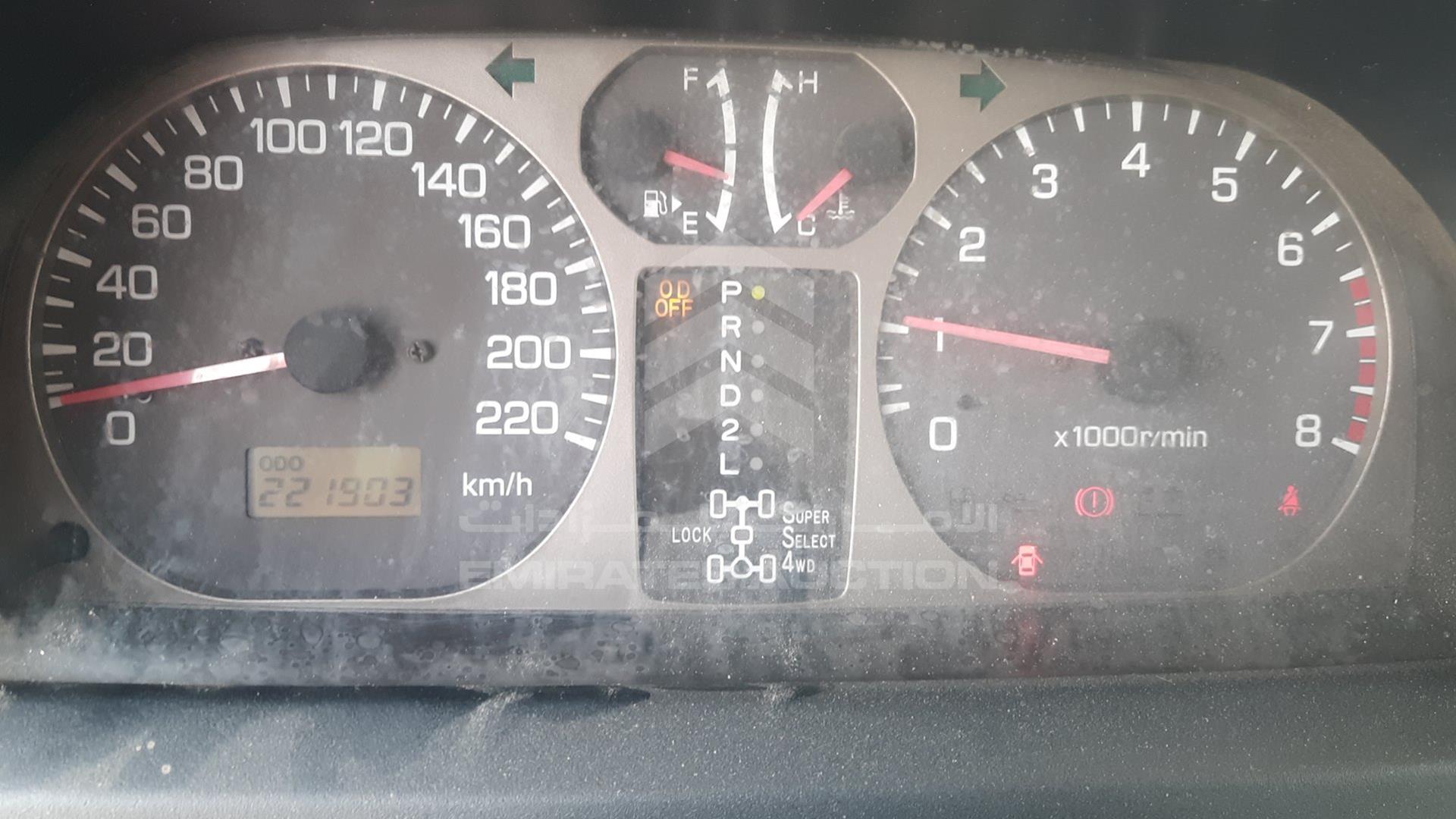 2000 MITSUBISHI PAJERO VIN: JMYLRH76WYY700118