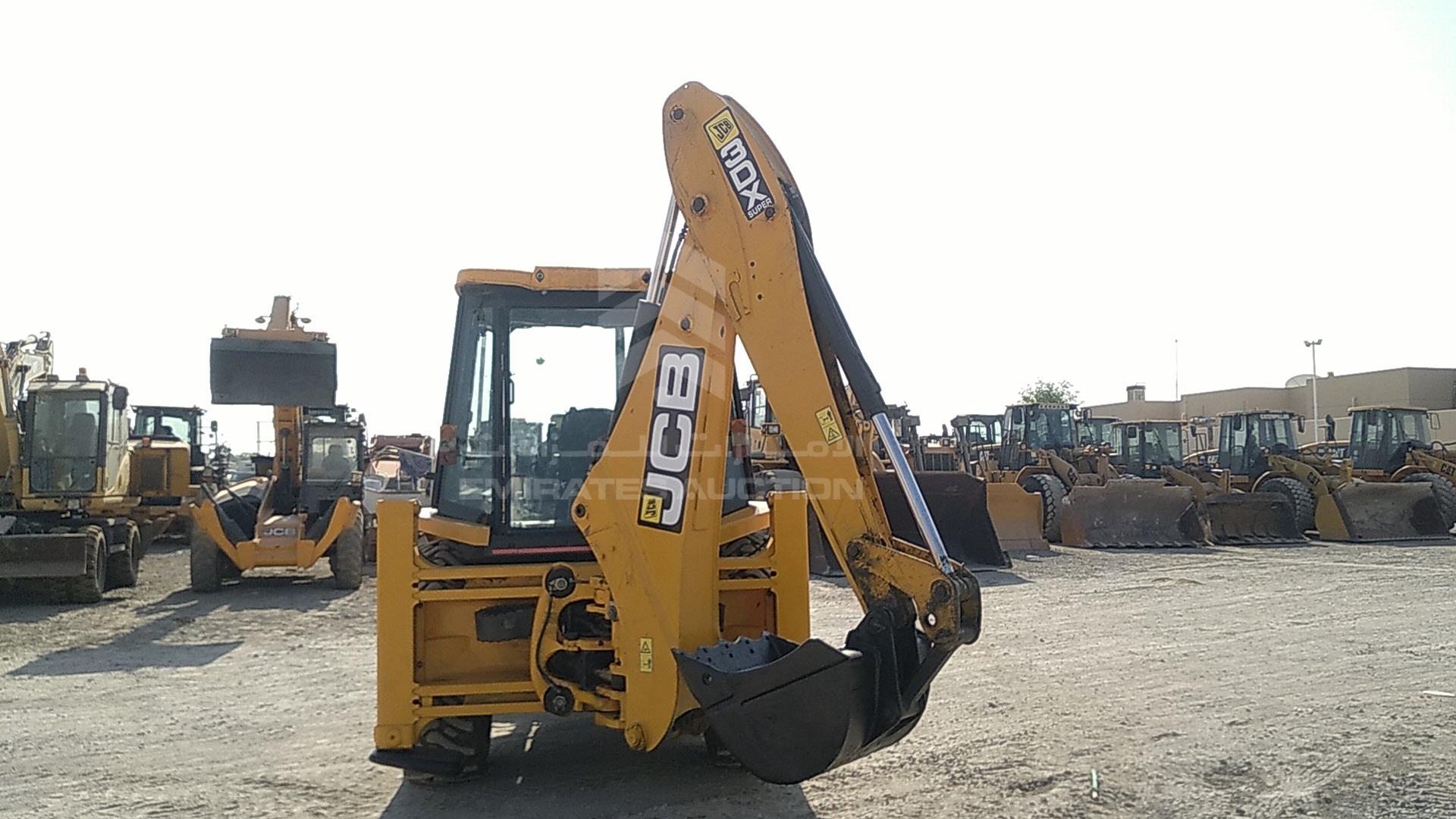 2017 JCB 3DX VIN: HAR3DXSUT01492264