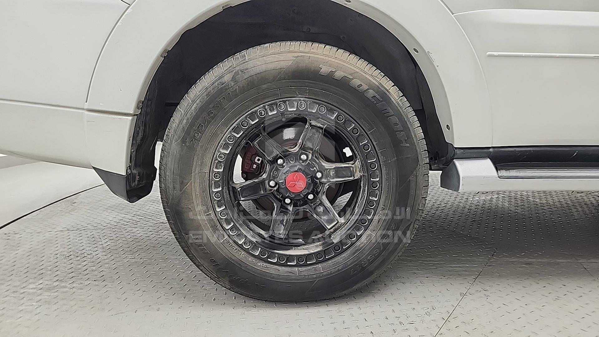 2010 MITSUBISHI PAJERO VIN: JMYLRV95WAJ716207