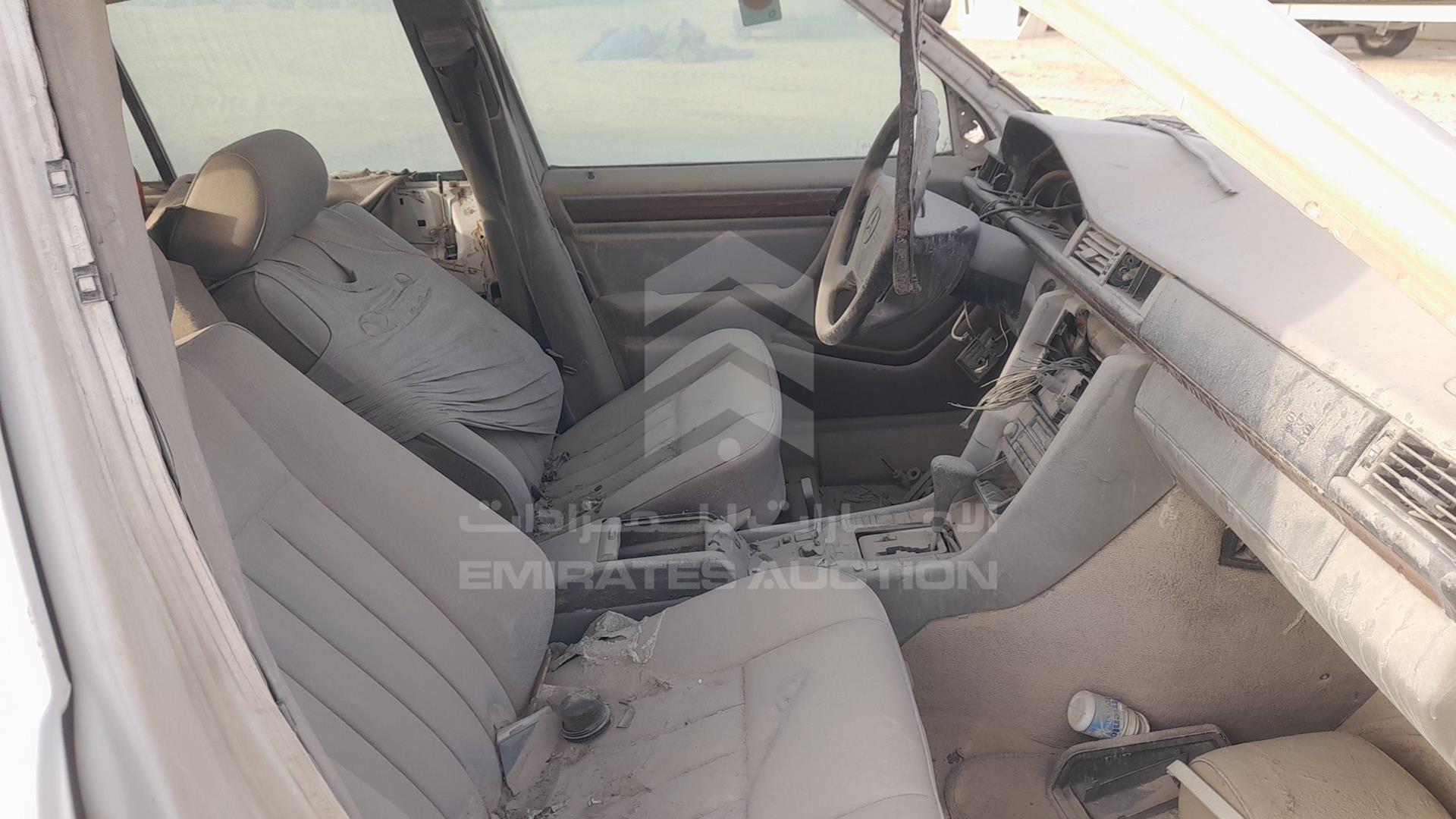 1995 MERCEDES E220 VIN: WDB1240221C237007