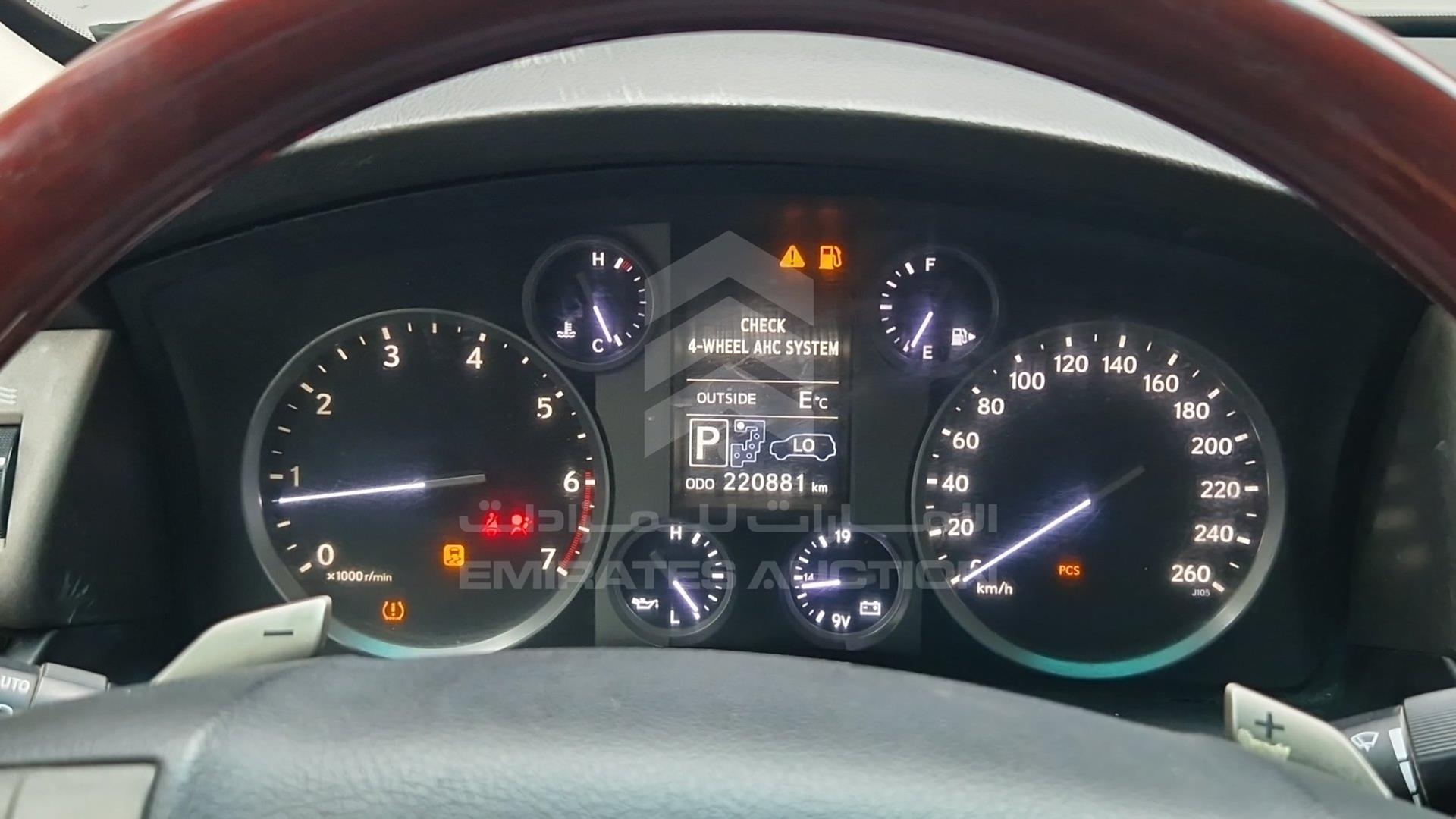 2014 LEXUS LX 570 VIN: JTJHY00W2E4145215