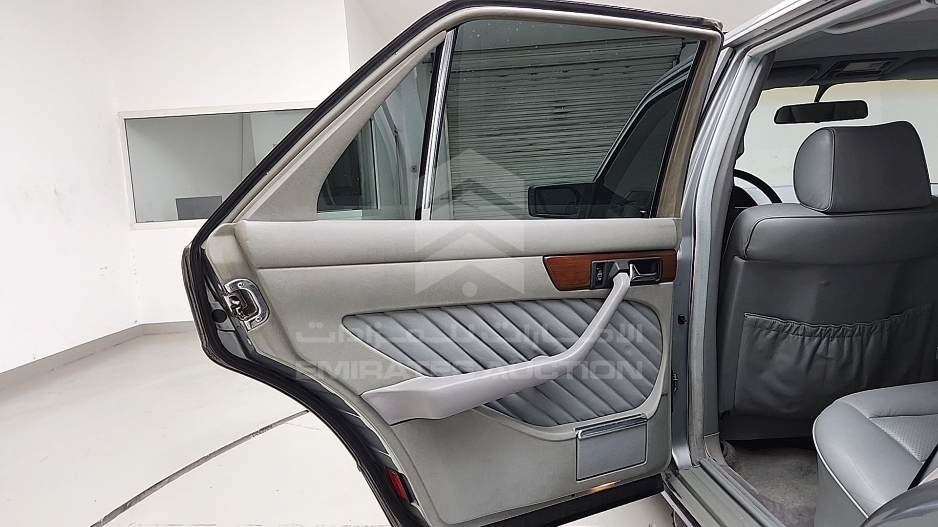 1989 MERCEDES 300 VIN: WDBCA24D0KA438919