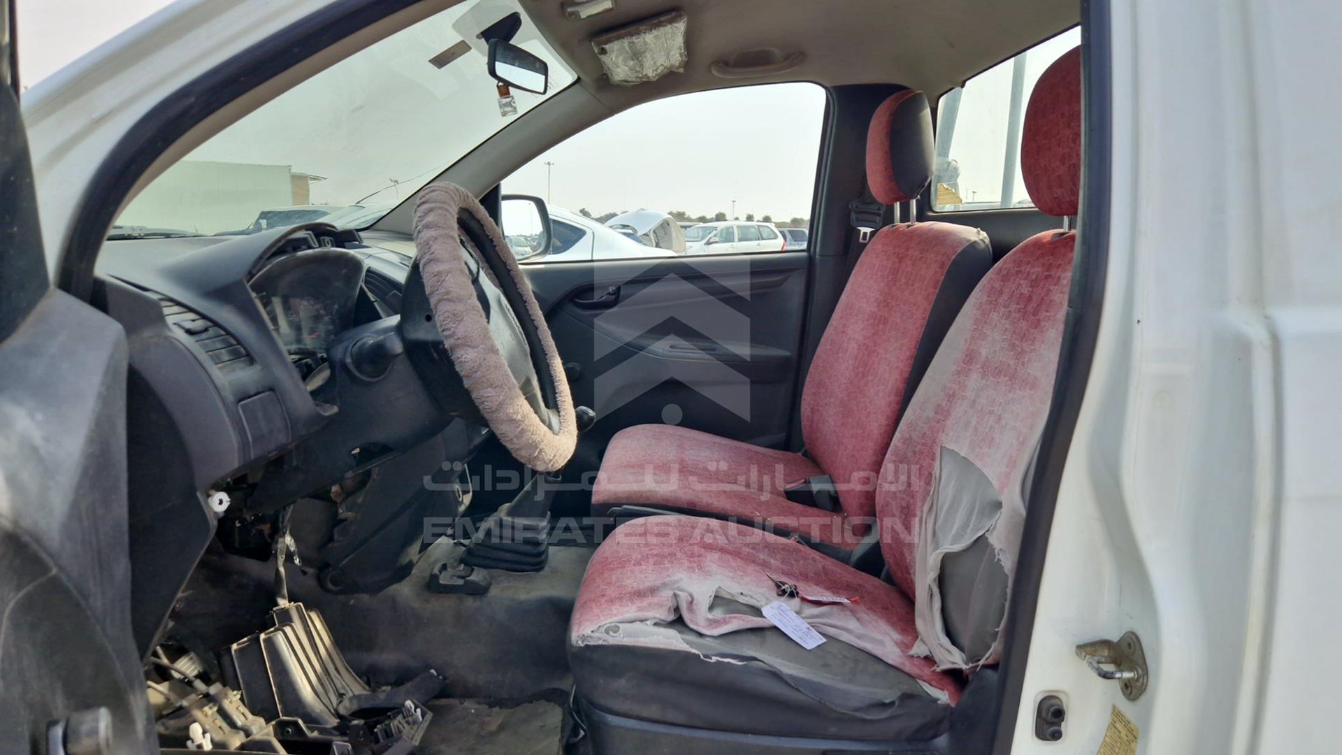 2015 ISUZU D-MAX VIN: MPAEL34C1FT003913