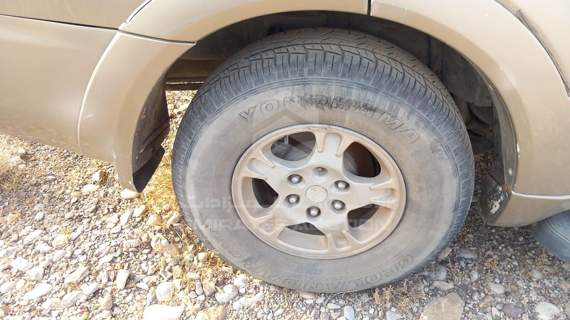 2001 MITSUBISHI PAJERO VIN: JMYLRV73W1J702736