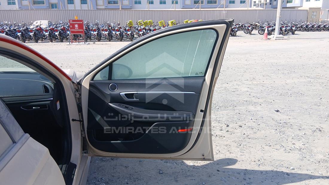 2021 Hyundai Sonata Hybrid — Front Right Door — Photo 27