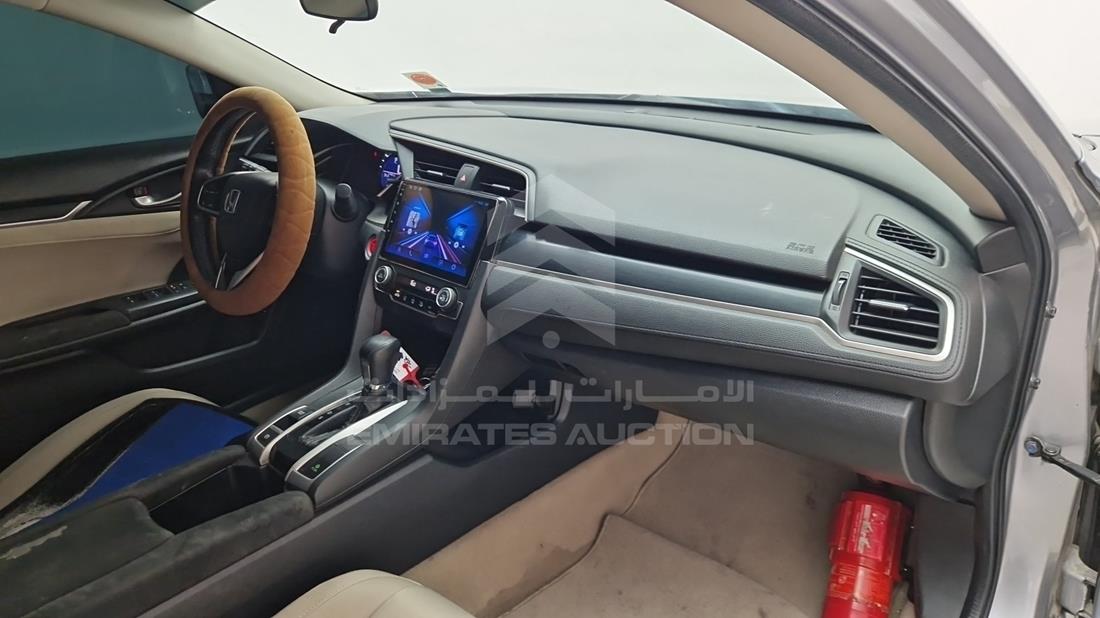 هوندا سيفيك 2021 — زاوية واجهة الراكب الأمامي الأيمن — صورة 28
