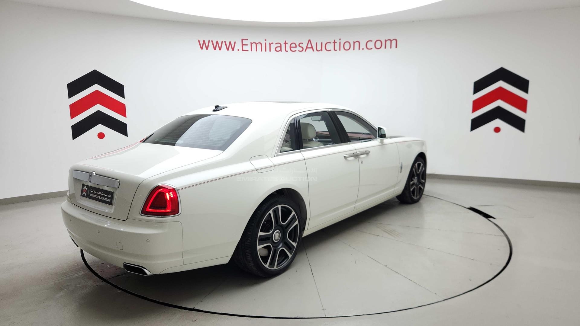 2016 ROLLS-ROYCE GHOST VIN: SCA664S09GUX41870