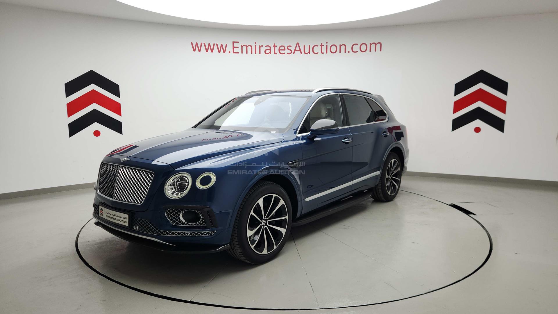 2017 BENTLEY BENTAYGA VIN: SJAAB1ZV0HC013457