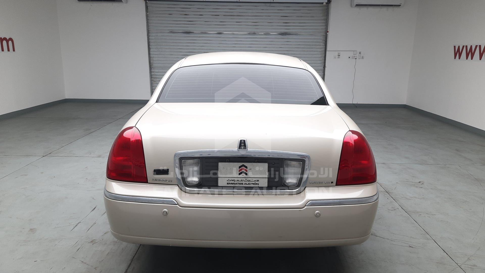 2003 LINCOLN TOWN CAR VIN: 1LNHM83W83Y634762