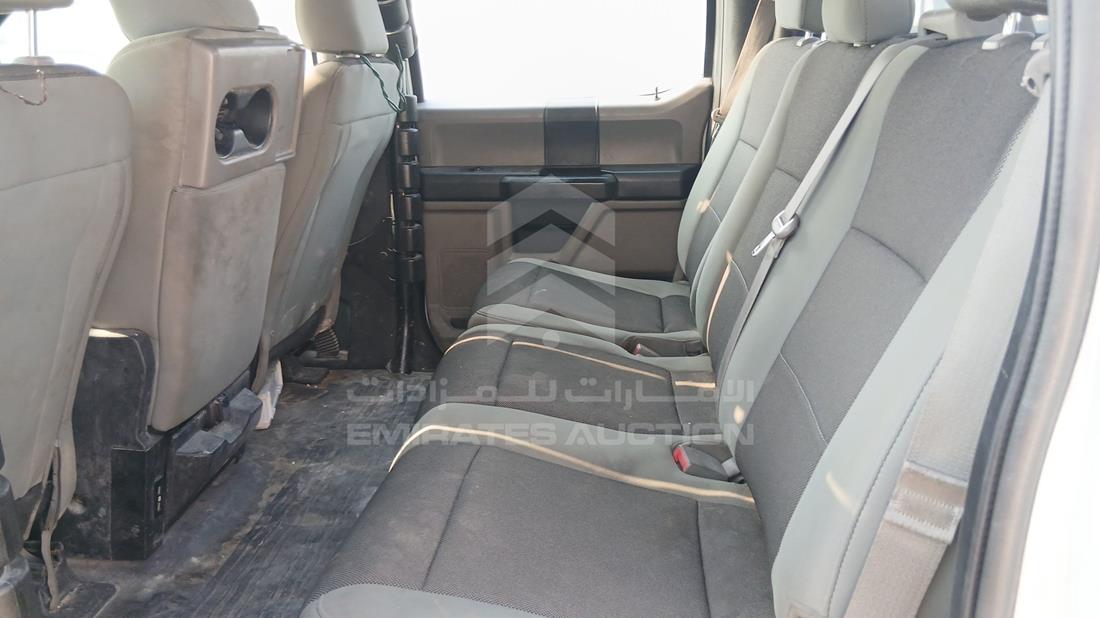 فورد اف 150 2020 — زاوية الراكب الخلفي اليسرى — صورة 20