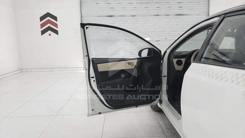 RKLBB9HE8H5198951 Auction: EmiratesAuction Lot: 404127 RKLBB9HE8H5198951 Toyota Corolla 2017 WHITE Photo 10