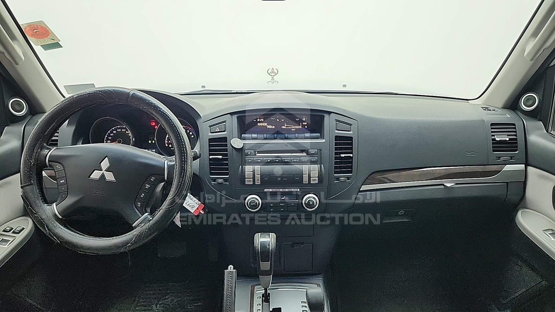 2011 MITSUBISHI PAJERO VIN: JMYMRV85WBJ704625