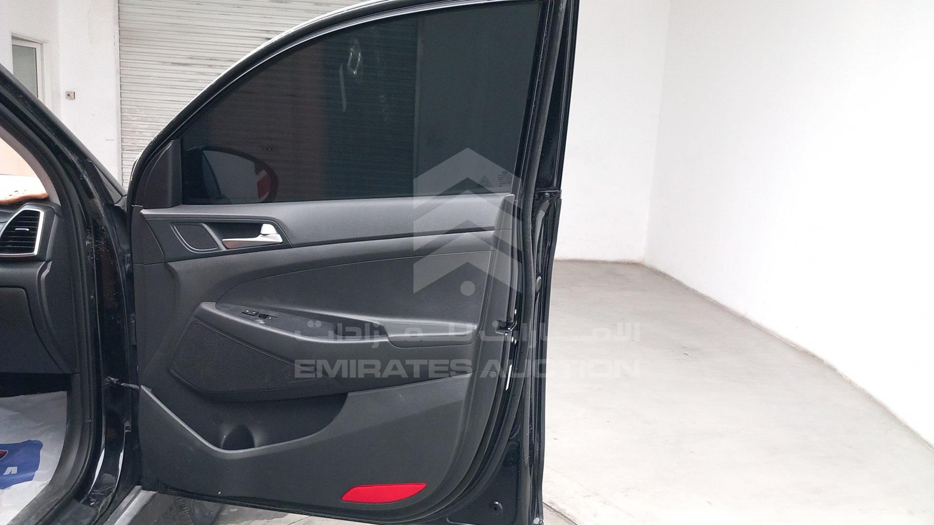 2020 HYUNDAI TUCSON VIN: KM8J33A42LU167175