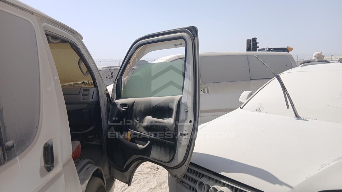 2005 Toyota Hiace — Front Right Door — Photo 24