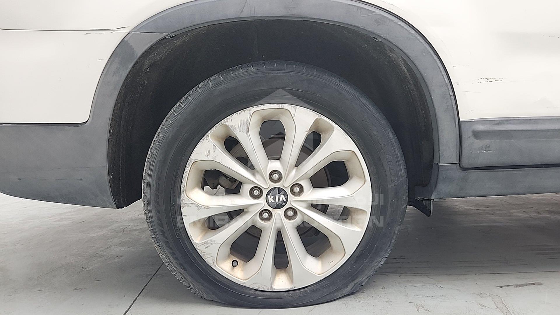 2015 KIA SORENTO VIN: KNAKU8117F5571416