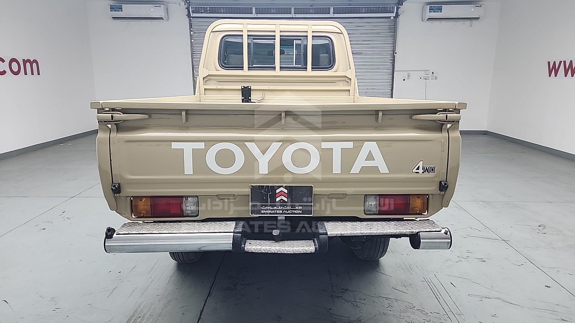 2009 TOYOTA LAND CRUISER VIN: JTFLJ73J196052911